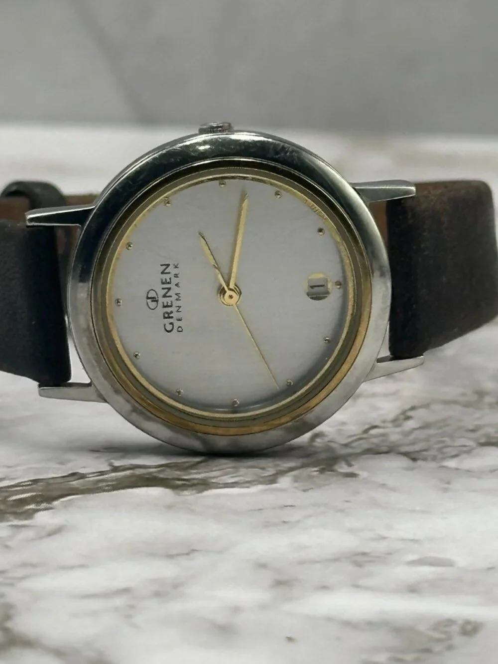 Grenen Watch Women Silver Tone Date Window Round Dial 28MM Brown Band Works 8.5
